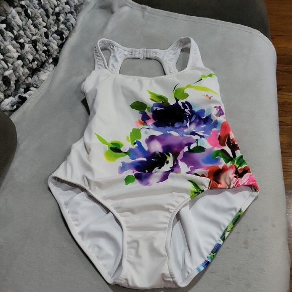 VENUS Swimsuit - Picture 1 of 9